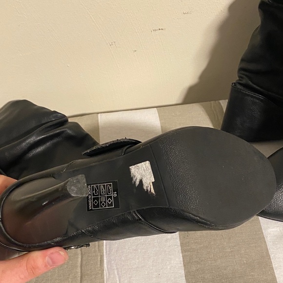 Gorgeous knee high boots - Picture 2 of 6